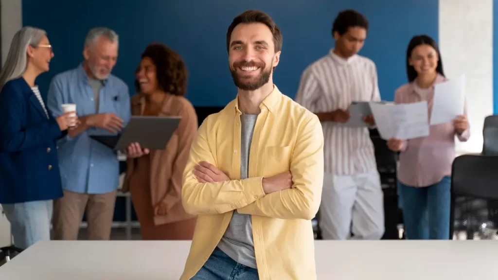 : Líder inspirando equipe com propósito claro