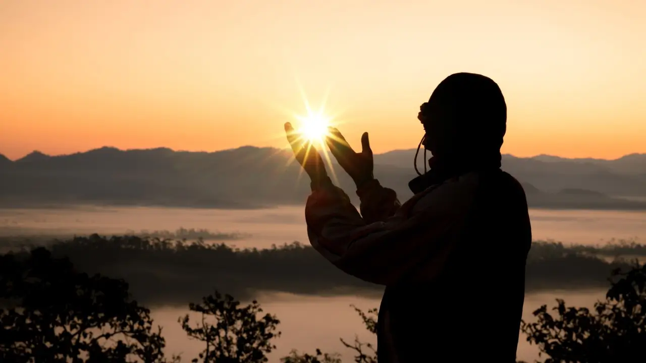 Permission Slip mulher olhando o por do sol