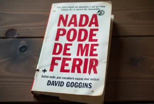 Capa do livro Nada Pode Me Ferir de David Goggins, inspiração para superação pessoal e força mental